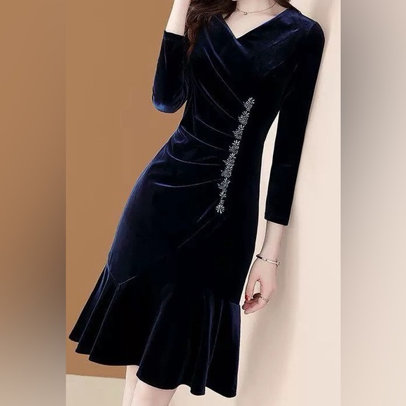 Dresses & Skirts - Midnight Blue Velvet Long-Sleeve Dress with Side Crystal Detail